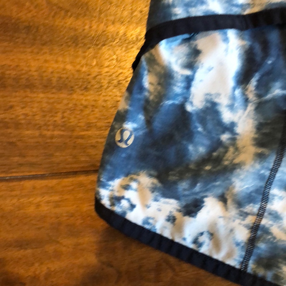 LULULEMON SIZE 4 RUNNING SHORTS - Picture 4 of 4